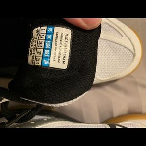 Mizuno Volleyball Court Shoes
